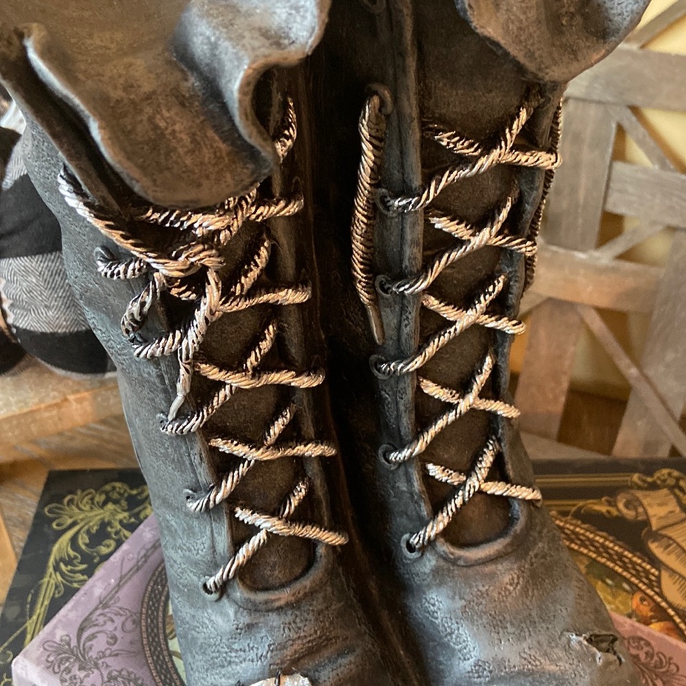NEW! LIGHTED Halloween Vintage Inspired Ceramic Gothic Salem Witch Boots - Picture 9 of 15